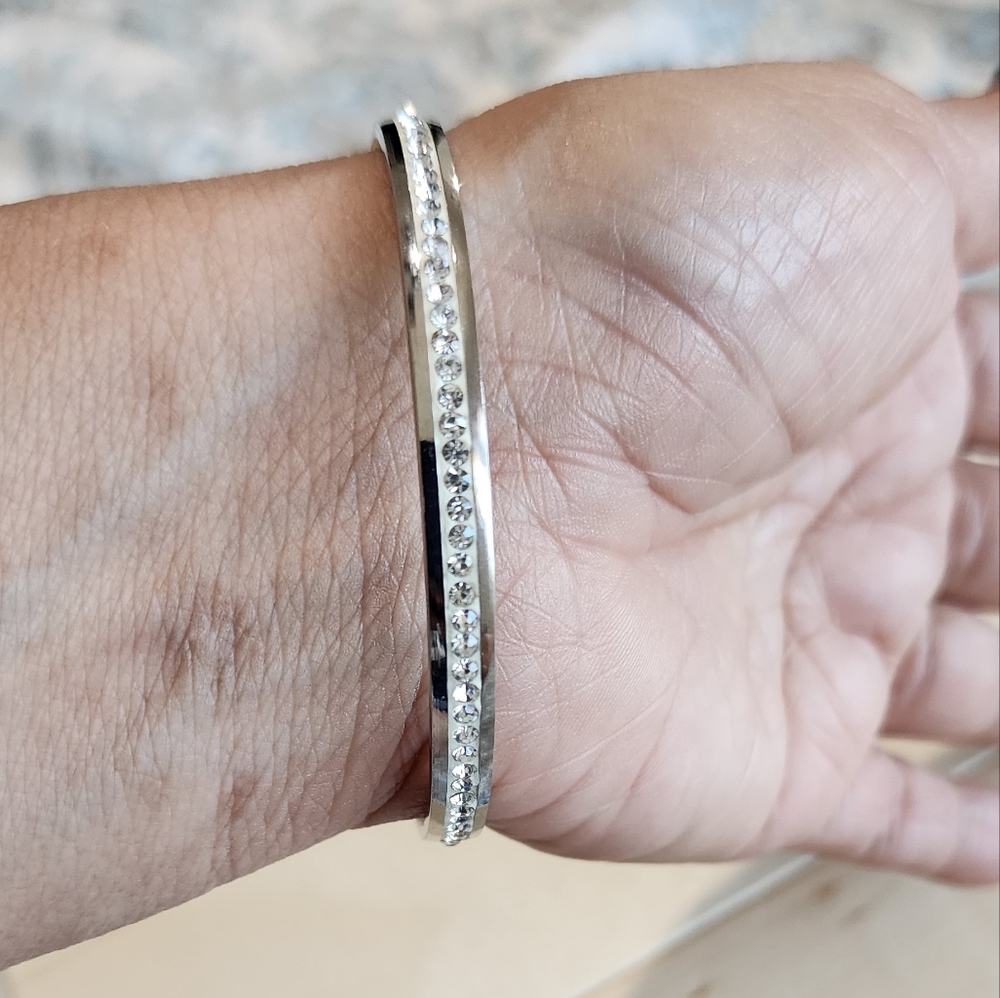 Stainless steel bangle bracelet